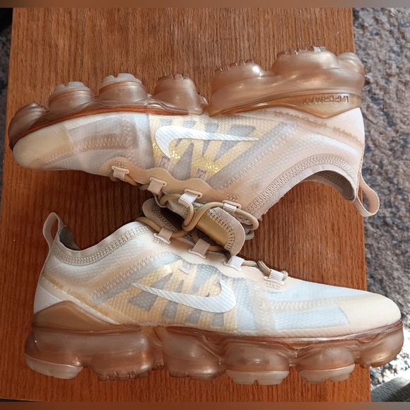 Nike Shoes - Nike Air VaporMax Flyknit Sneakers - Womens - 7.5